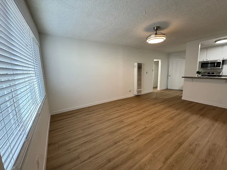14220 Burbank Blvd — Photo 20