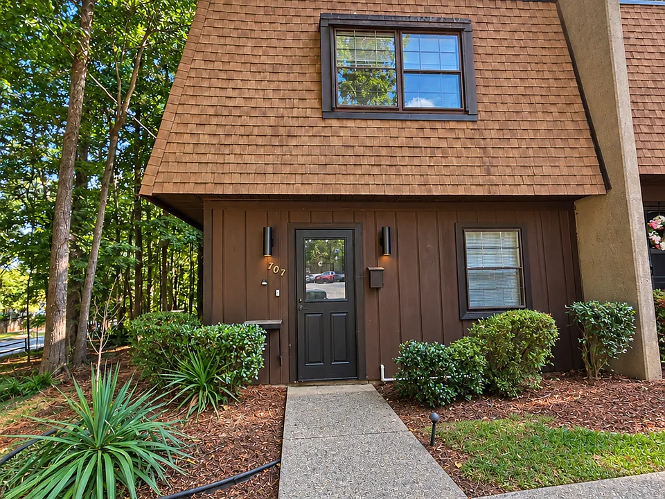 707 Cedar Pointe Ct SW