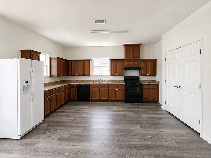 3 bed, 2.0 bath, 1400 sqft, $1,472 — Photo 3