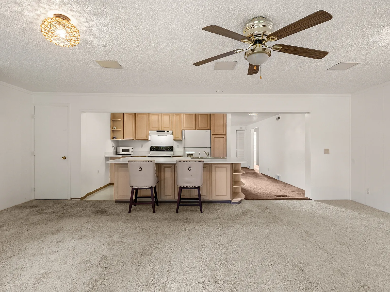 3 bed, 2470 sqft, $3,500 — Photo 3