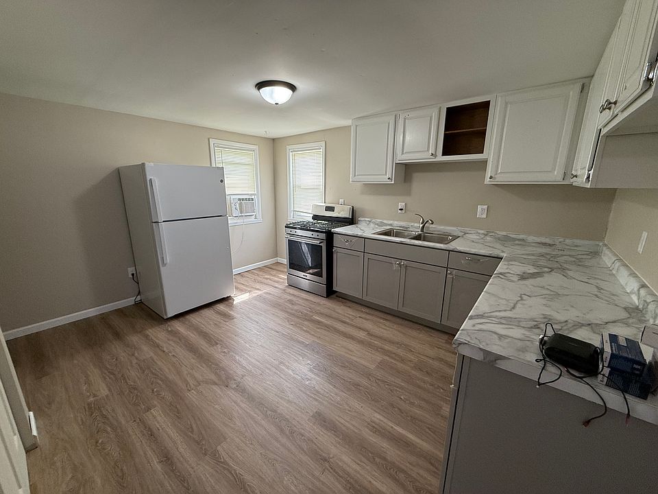 1st image of 204 N Bridge St #2