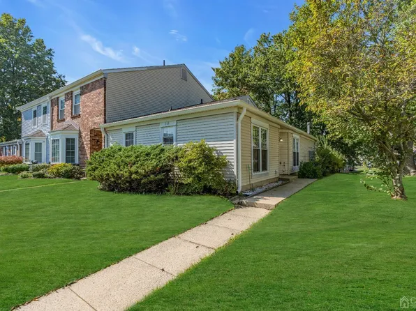 289 Bishop Ct, Old Bridge, NJ 08857