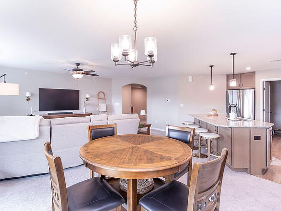 4th image of 638 Foxhill Dr