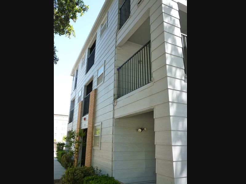 1st image of 2913 W Bowie St APT D