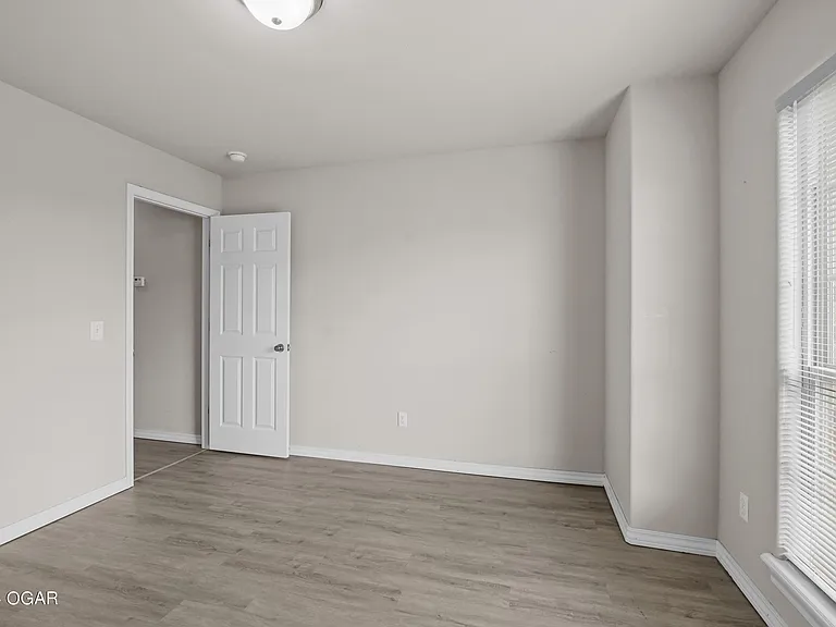 2044 Mississippi Ave — Photo 24