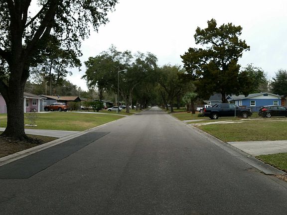 5th image of 3118 NE 12th St