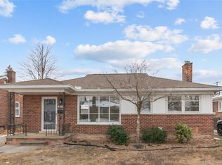22609 Edgewood St, Saint Clair Shores, MI