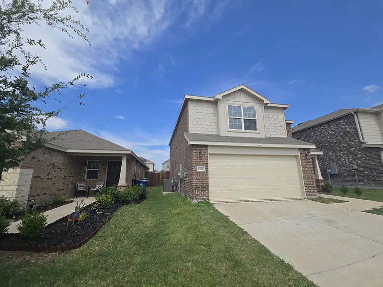 1431 Lumberton Dr — Photo 1