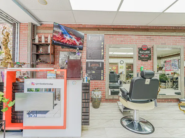 2672 Gerritsen Avenue image 7 of 16