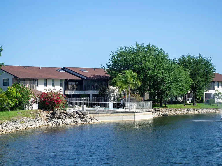 5325 Treetops Dr #T-204 — Photo 2