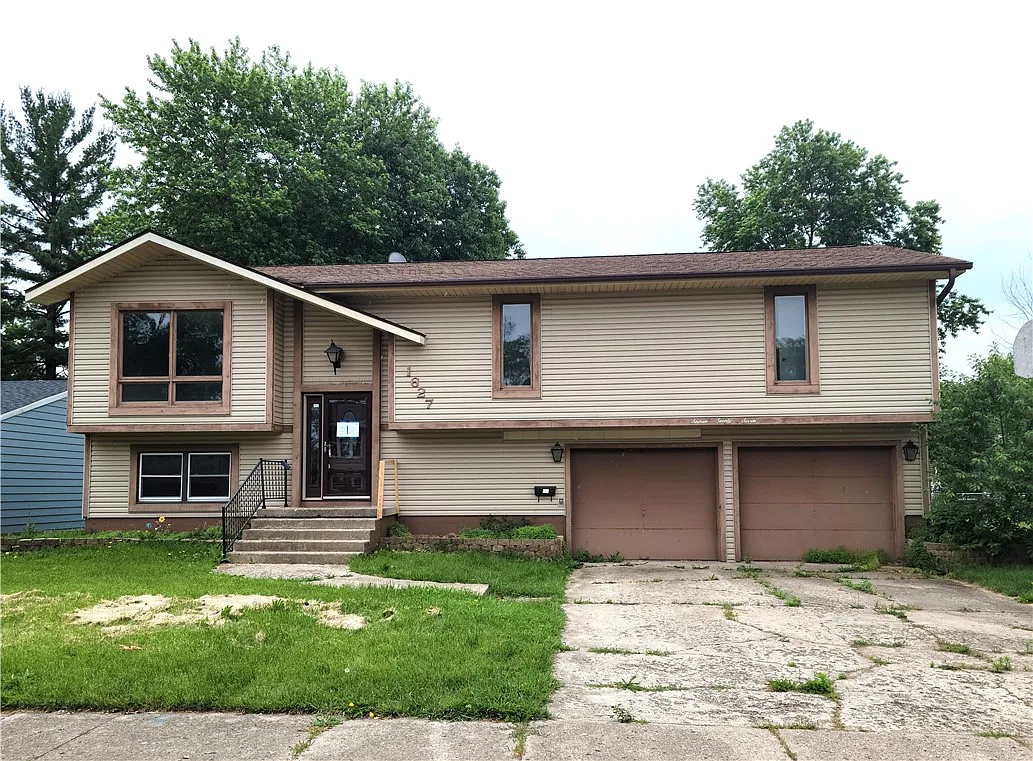 1627 E Winnetka Ave photo 1