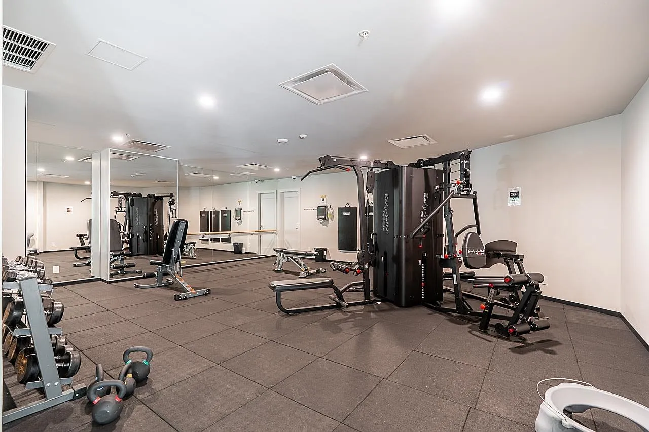 2 bed, 820 sqft, $3,800 — Photo 2