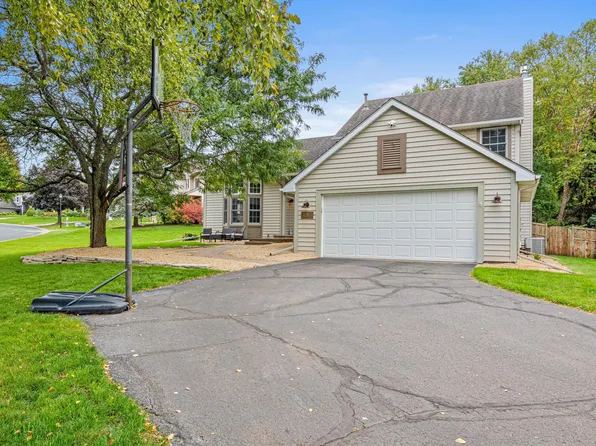 726 Camberwell Dr, Eagan, MN 55123
