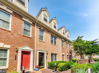 2262 S Garfield St #8, Arlington, VA 22206