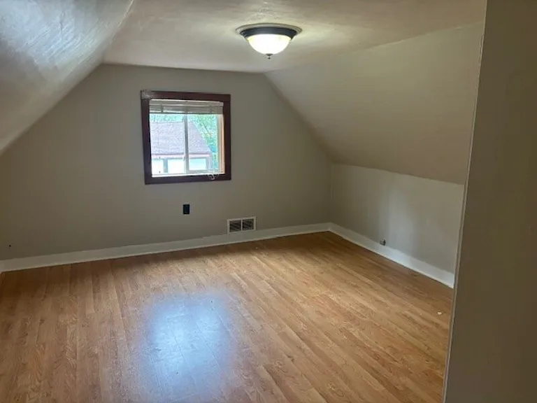 327 George St — Photo 14