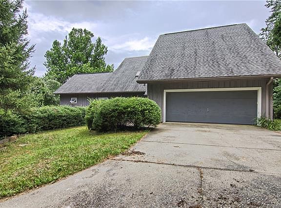 2nd image of 28 Hart Ln