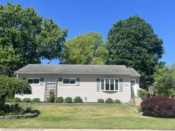 735 Novi St, Northville, MI 48167