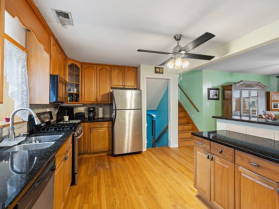 5th image of 10720 Laramie Ave