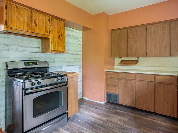 5th image of 9299 Pine Island Dr NE