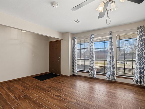 2nd image of 2103 Donner Ave