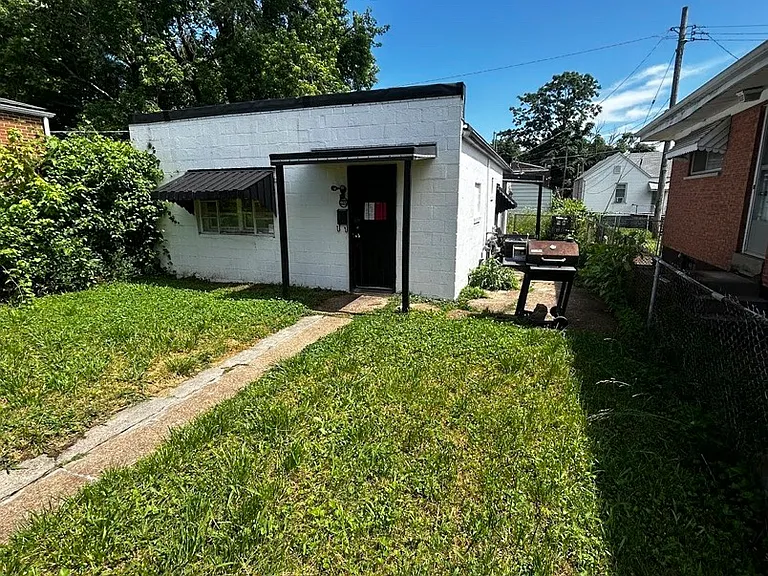 4827 Lexington Ave — Photo 2