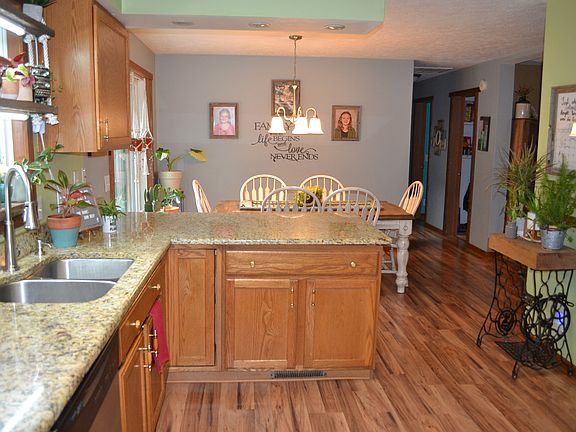 4th image of 35640 Linden Ln