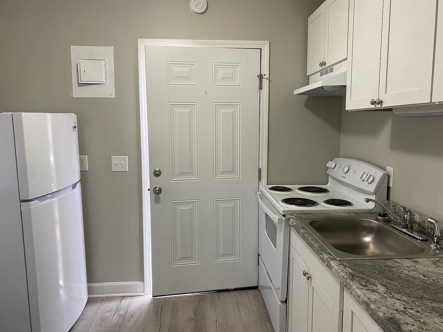 Studio, 450 sqft, $750 — Photo 2