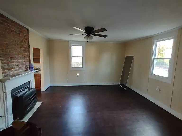219 E High St — Photo 3