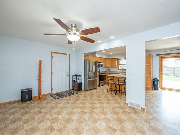 4th image of 304 Tyler St