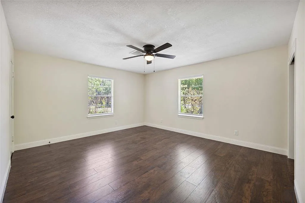 3403 Linkwood Dr — Photo 2