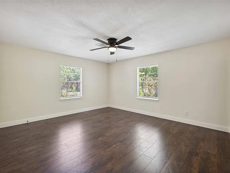 3403 Linkwood Dr — Photo 2