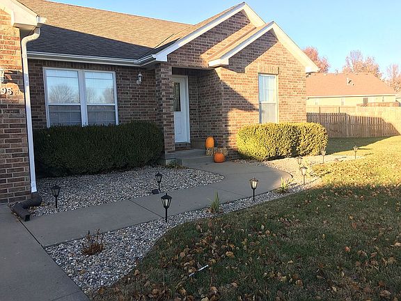 3rd image of 1595 Roanoke Dr