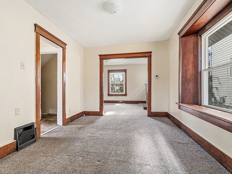 488 Alexander St — Photo 10