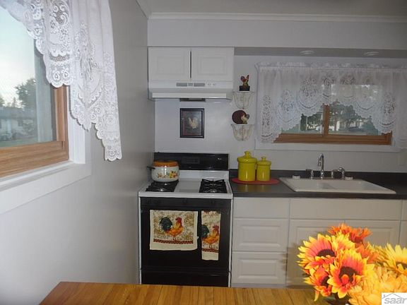 3rd image of 221 8th St E