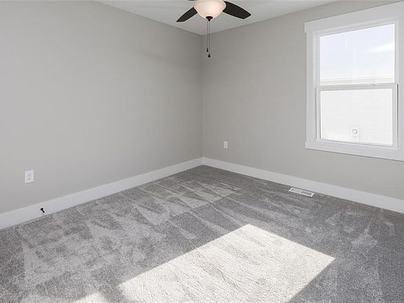 4th image of 825 Sunburst Dr
