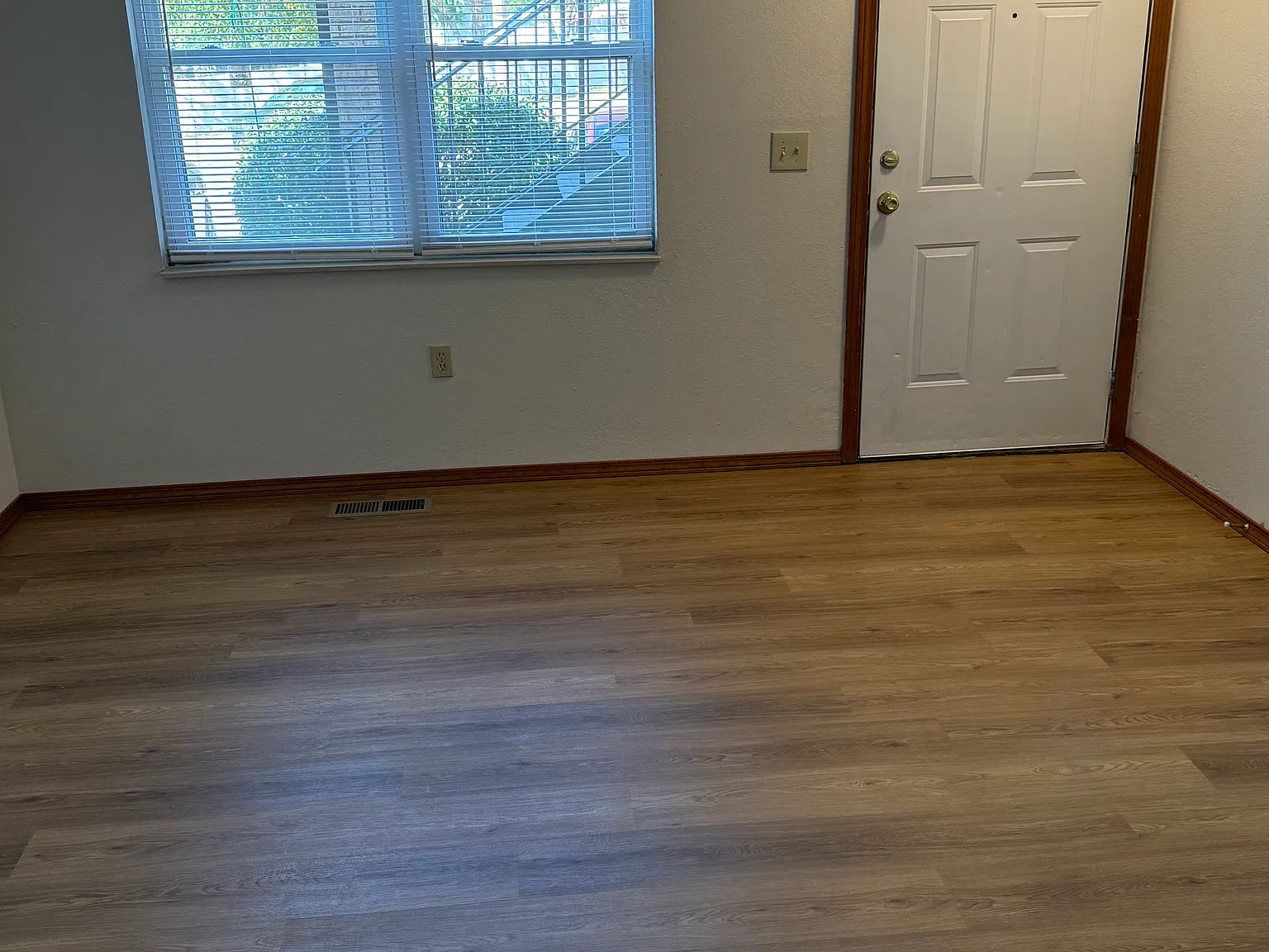2 bed, 825 sqft, $1,100 — Photo 3