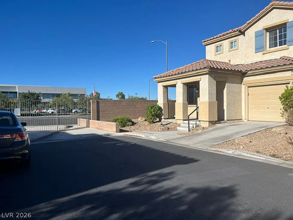 2 bed, 2.5 bath, 1237 sqft, $1,725 — Photo 4