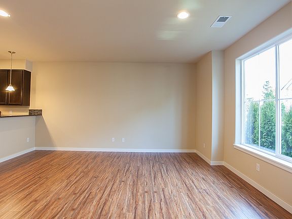 4th image of 13921 34th Dr SE Unit E