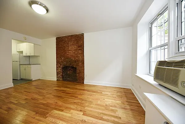 Rented by Buchbinder & Warren | media 45