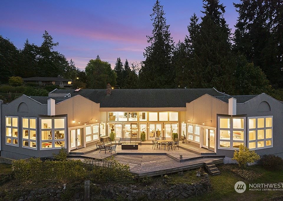 1st image of 208 19th Ave SE