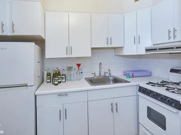 131 East 66th Street image 2 of 6