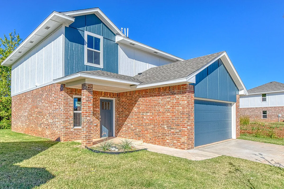 Building Photo - 1002 Varenna Ln