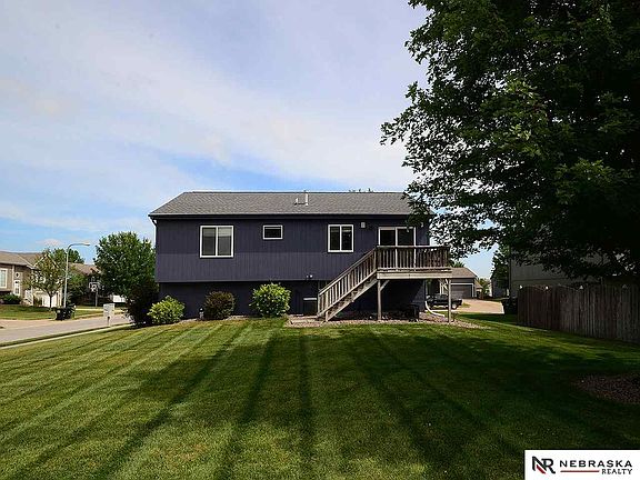 3rd image of 823 Lake Vista Dr