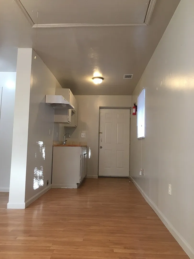 990 Lawton St SW — Photo 3