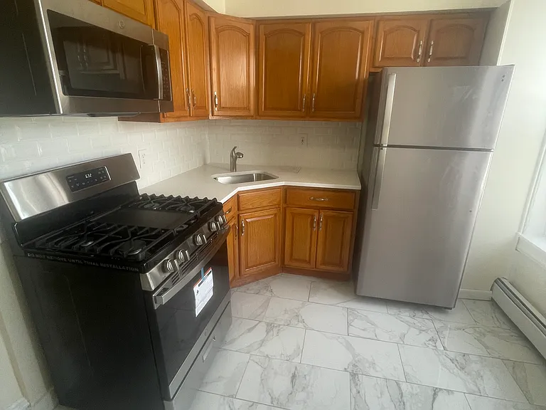 6 Webster Ave #5 — Photo 2
