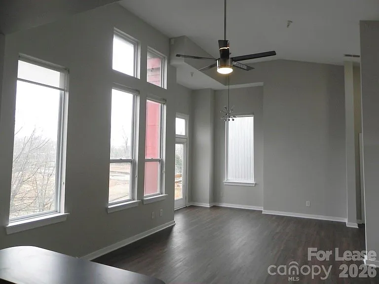 1220 Caldwell St — Photo 3