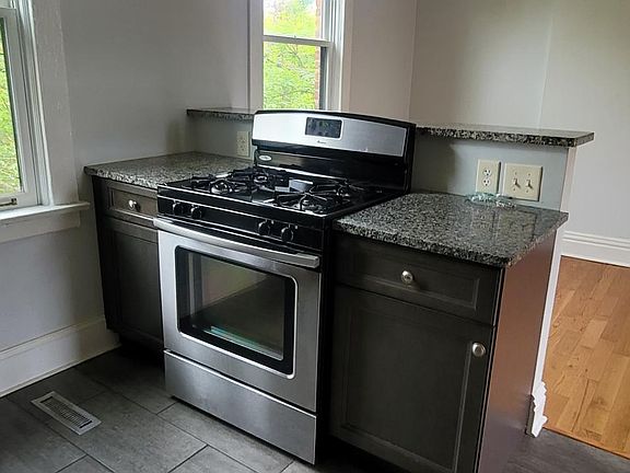 4th image of 2-131 S Elmwood Ave #2