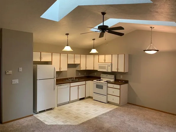 Woodridge Mall, 615 E Brian St APT 10, Tea, SD 57064