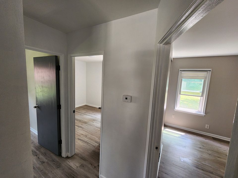 300 E Marshall St, photo 9