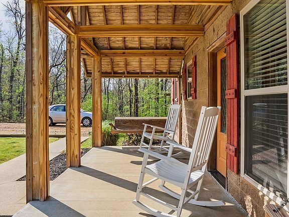4th image of 1703 County Road 220